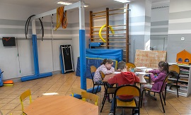 Fotografia przedstawia gabinet terapeutyczny - przyrządy do ćwiczeń